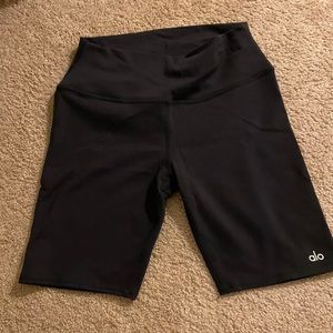 ALO BIKER SHORTS. SUPER HIGH WAISTED & STRETCHY